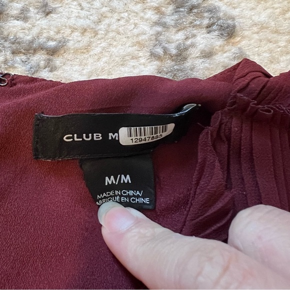 Club Monaco Pleated Sleeveless Blouse - Picture 6 of 9